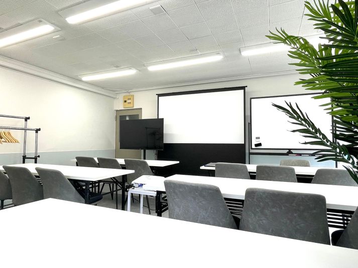 アクセス良好｜24h｜会議・セミナー・ボドゲ [13] - 西新宿レンタル会議室｜16名迄OK