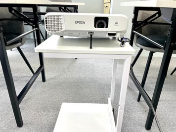 プロジェクター - 西新宿レンタル会議室｜16名迄OK ボドゲ最適👾新宿駅4分｜軽食｜24h｜会議・セミナー [13]の設備の写真