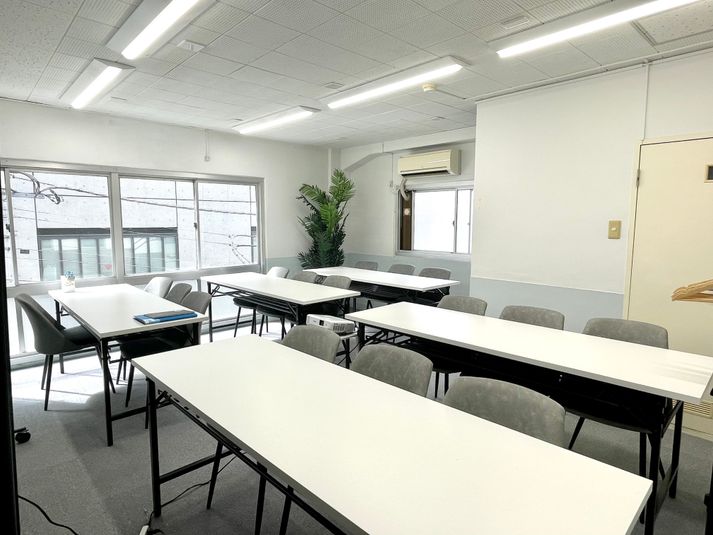 アクセス良好｜24h｜会議・セミナー・ボドゲ [13] - 西新宿レンタル会議室｜16名迄OK