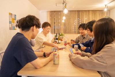 ボードゲーム、カードゲームもご自由に🎲
 - 好立地🌟北野坂の心地良い広々スペース〈ハイスペ 三宮イクシー〉 【A】15名様以下でのご利用料金ページ〈ハイスペ 三宮イクシー〉の室内の写真