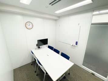 ホワイトボード常設。Web会議にも強いお部屋です。 - ウィズスクエア・GLOXIA銀座店 Room 2の室内の写真