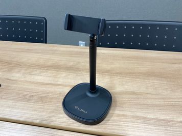 スマホスタンド☆ - レンタルスペースちとから 千歳烏山駅徒歩２分☆RoomA☆レンタルスペースちとからAの設備の写真