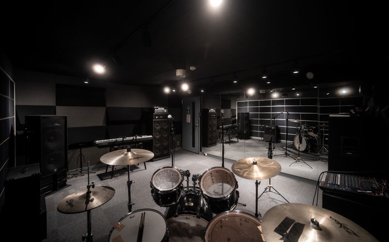 充実した本格音響設備 - UMAYADO心斎橋 Mスタジオの室内の写真