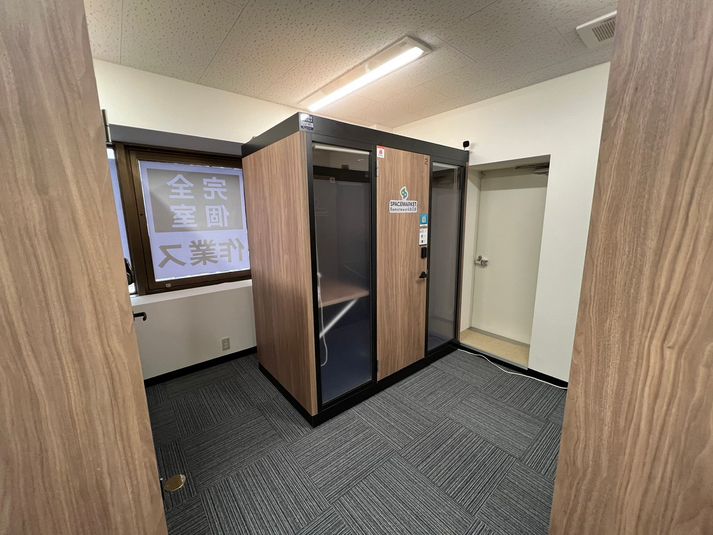 No.4 - RemoteworkBOX 共新ビル店