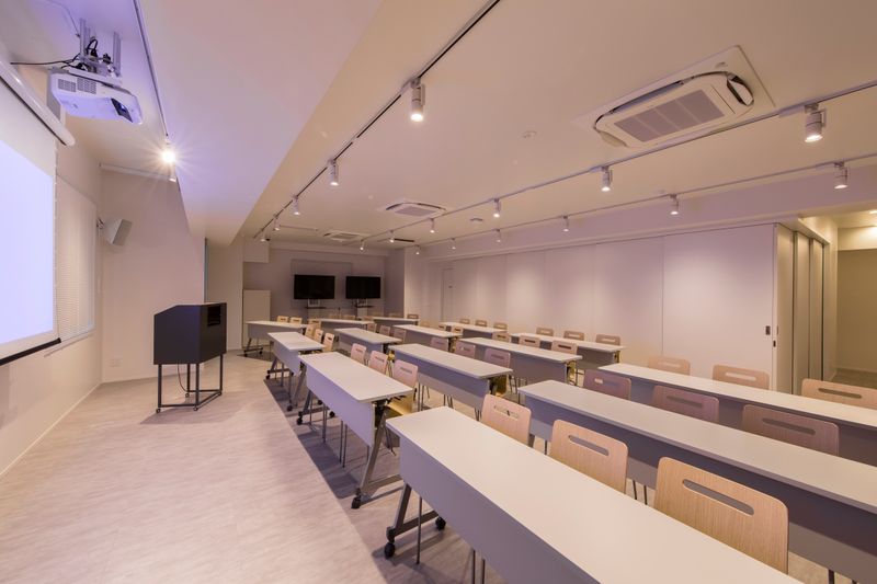 【新宿三丁目駅より徒歩2分！最大100名収容の綺麗な会議室が登場♪】 - INBOUND LEAGUE 2階 FUJIの室内の写真