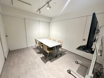 【6名着席可能、コンパクトなサイズのシンプル会議室】 - INBOUND LEAGUE 2階 BIWAの室内の写真