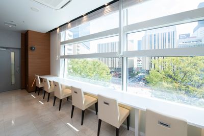 待合室（窓あり） - ミュージックアベニュー池袋 グランドピアノ防音部屋 21番教室の設備の写真