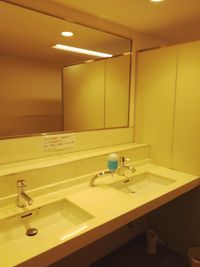 共有の洗面所（男性用、女性用）は、同じフロアにございます。 - パーソナルケアサポート株式会社　貸会議室 ダイアパレス伏見３F 貸会議室のその他の写真