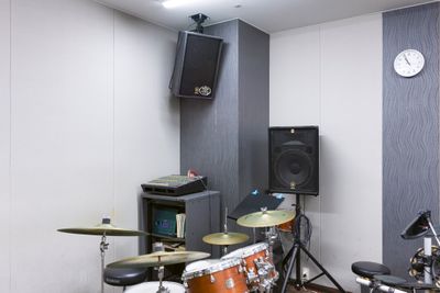 部屋内観 　音響 - ミュージックアベニュー池袋 ドラム防音部屋 17番教室の室内の写真