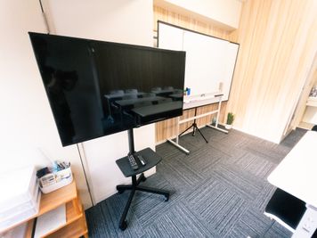 43型モニタ(TV視聴も可能)
 - 会議室オアシス新大阪 新大阪駅徒歩2分★全設備無料★ニューオープンの設備の写真