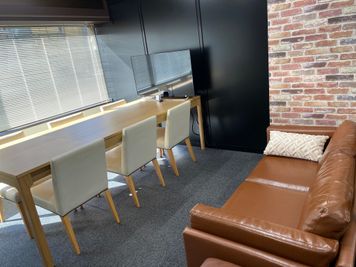 6人掛けでゆったりとご利用も出来ます。 - ベンチャーデスク銀座６ 貸し会議室.Cの室内の写真