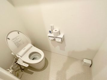 【女性トイレ（個室×1）】 - テレワークブース門前仲町 協和ビル ブース28の設備の写真