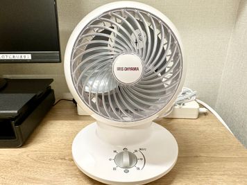 【卓上扇風機もご用意しております】 - 【閉店】テレワークブース門前仲町 協和ビル 【閉店】ブース28の設備の写真