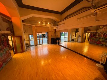 レンタルスタジオ pineapple studio 【鶴舞駅徒歩8分】鏡付きレンタルスペースの室内の写真