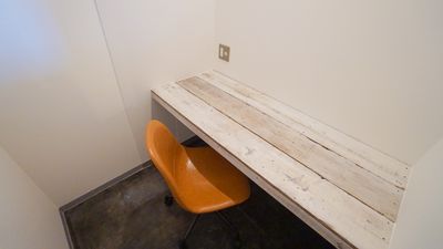 Livinus（リビナス）辻堂駅前 【辻堂駅1分】完全個室・24時間利用可「個室ブース（左）_1名」の室内の写真