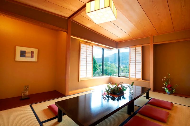 総檜の本格能舞台　 - 岡崎庵