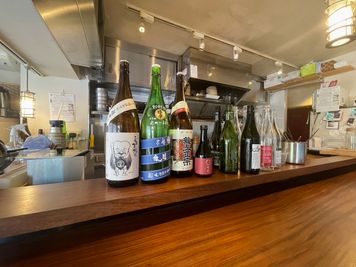 Realx one 新橋 ｜ 日本酒好きが集まる空間🍶 Relax one 新橋｜キッチン利用🍽️撮影利用可📷の室内の写真