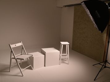 ソフトボックス＋グリッドでドラマティックな空間の演出が可能。 - Studio ZONA Studio ZONA 白ホリゾント撮影スタジオの設備の写真