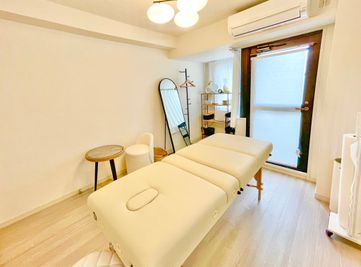 部屋全体 - レンタルサロンtreat自由が丘店 完全個室プライベートサロンの室内の写真