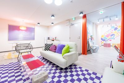 グラマラス心斎橋【セルフ写真館/撮影パーティスタジオ】 プロの装飾◉バックスクリーンあり！大人気撮影スタジオ🎀の室内の写真