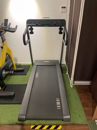 テクノジムのトレッドミル完備 - F-LAB 駅チカ完全無人レンタルジムの設備の写真