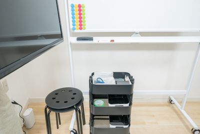 ホワイトボード、文房具、モニター - 貸会議室Aivic渋谷の設備の写真