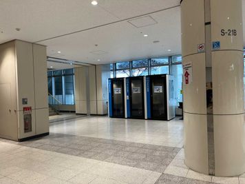 【テレキューブ】新千歳空港。視線と音を遮る、プライベートな集中環境。(161-4) - テレキューブ 新千歳空港  1階 JAL側