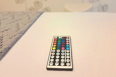 貸切サロン/南青山Lua：LEDリモコン - レンタルサロン【南青山Lua】 【南青山Lua】完全貸切の隠れ家プライベート空間/個室型サロンの設備の写真