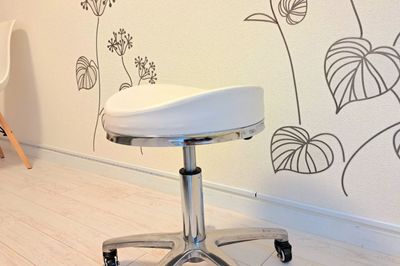 貸切サロン/南青山Lua：スツール - レンタルサロン【南青山Lua】 【南青山Lua】完全貸切の隠れ家プライベート空間/個室型サロンの設備の写真