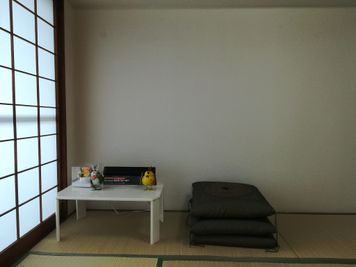 携帯とつなげて音楽が楽しめます。FM放送も聞けるスピーカー - レンタルスペース神奈川 キッチン付きレンタルスペース神奈川の設備の写真