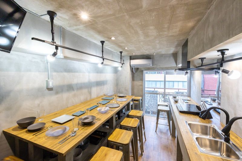リノスぺkitchen新宿【新宿区】レンタルキッチン 《人数変動プラン》リノスぺkitchen新宿【最大12名】の室内の写真