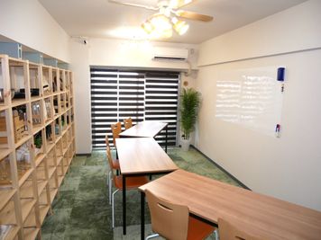 ワークス研究所 ＠高田馬場 Lounge 【旧 ワークス研究所 ＠高田馬場 Lounge】の室内の写真