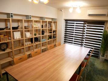 ワークス研究所 ＠高田馬場 Lounge 【旧 ワークス研究所 ＠高田馬場 Lounge】の室内の写真