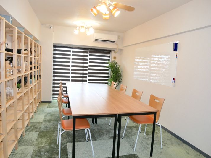 ワークス研究所 ＠高田馬場 Lounge 【旧 ワークス研究所＠高田馬場 Lounge】の室内の写真