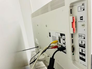 地上波、BS、CS視聴可！
背面にLEDテープライト - JK Room 新宿永谷タウンプラザ２０６ 【JK Room 新宿永谷タウンプラザ】遊べる貸し会議室の室内の写真