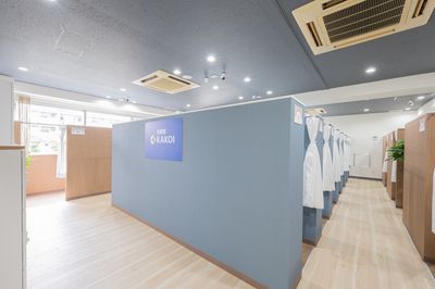 自習室KAKOI 文京シビックセンター前店は自習室専用スペースです。 - 自習室 KAKOI 文京シビックセンター前店 指定席：07番（半個室ブース / カーテン付き：幅90cm）の室内の写真