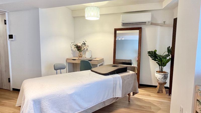施術ベッド&ネイルテーブルもある🌱サロン[Nemica蒲田3] - Nemica salon 蒲田店