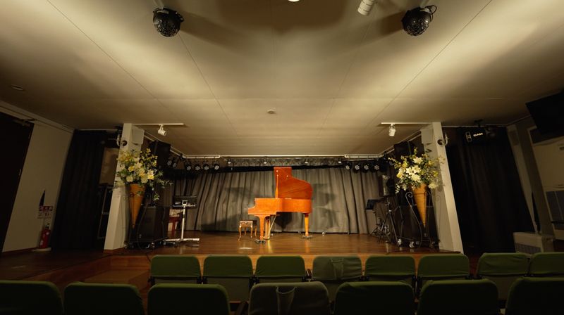 風のホール - ギャラリーカフェ 風の時計 