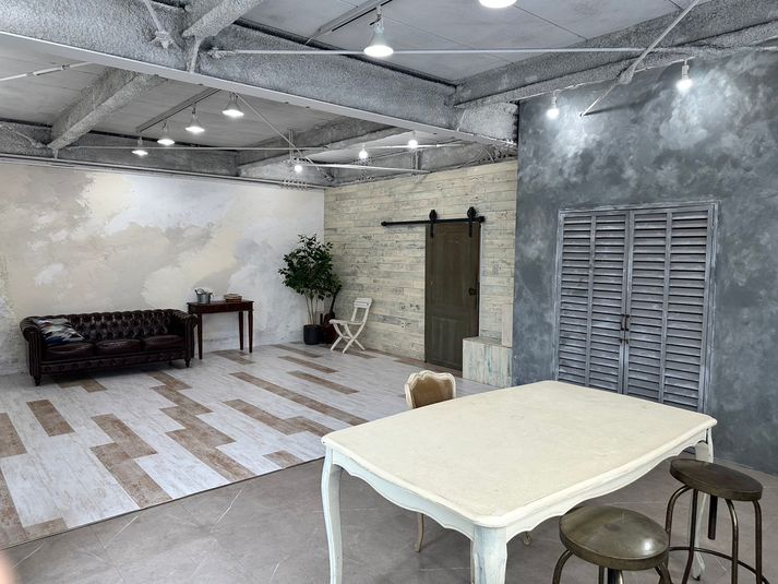 白を基調とした幅８m超の広々したスペース - 撮影スタジオ　Studio62 写真、動画の撮影スタジオの室内の写真