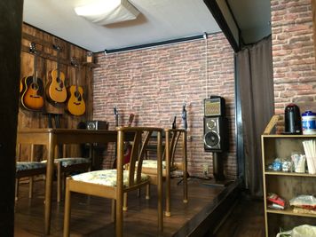 落ち着いた隠れ家のような雰囲気のレンタルスペース。オーディオ・プロジェクター完備。 - 808-2F（やおやの2かい）