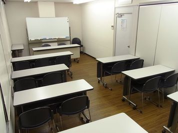 シブヤ・ネクサス F-ROOM【渋谷駅徒歩3分！スクール15名・ロの字18名利用可能な会議室】 - 東京会議室 レンタルスペース シブヤ・ネクサス