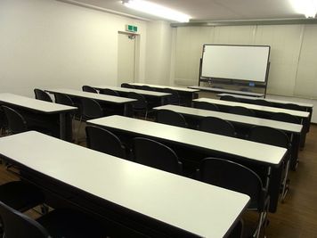 シブヤ・ネクサス A-ROOM【渋谷駅徒歩3分！スクール30名・ロの字24名利用可能な会議室】 - 東京会議室 レンタルスペース シブヤ・ネクサス