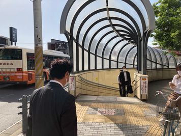 地下歩道で水戸街道を渡る - としょかんのうら・かしわ 駅近🍃華やいだ空間🌸貸し会議室「としょかんのうら柏」のその他の写真