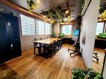 【カフェ風】充実設備🚃北浜5分👢土足OK✨光&有線LAN🪞ミラー🎥プロジェクタ☀二面採光🖥️モニター4台【会議室】 - NEST301 北浜