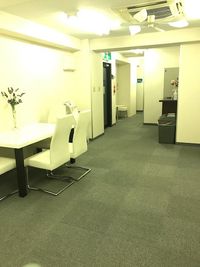 ラウンジ - 澤田聖徳ビル 終日ご利用プラン　5B会議室の室内の写真