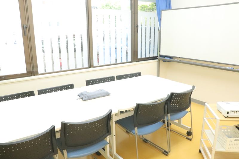 旭町101会議室[定員8+予備椅子] - みんなの貸会議室　那覇旭町店