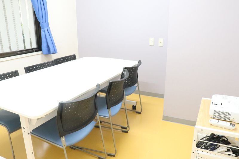 旭町102会議室[定員6+予備椅子] - みんなの貸会議室　那覇旭町店