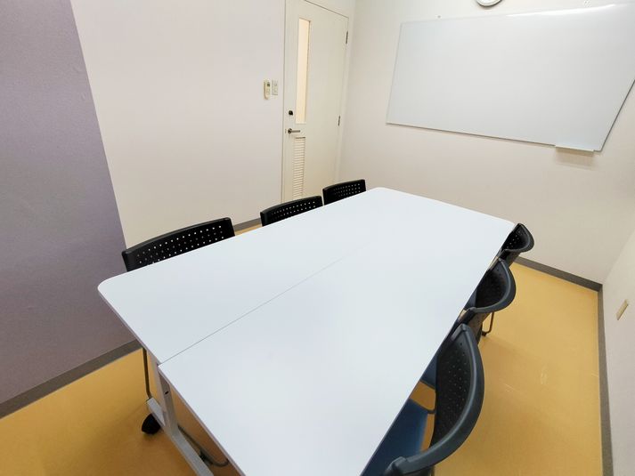 旭町102会議室[定員6+予備椅子] - みんなの貸会議室　那覇旭町店
