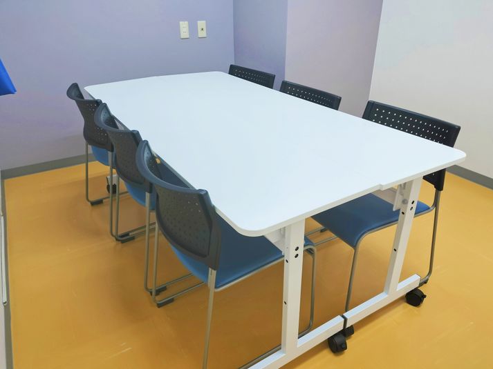 旭町102会議室[定員6+予備椅子] - みんなの貸会議室　那覇旭町店