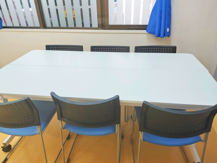 旭町102会議室[定員6+予備椅子] - みんなの貸会議室　那覇旭町店